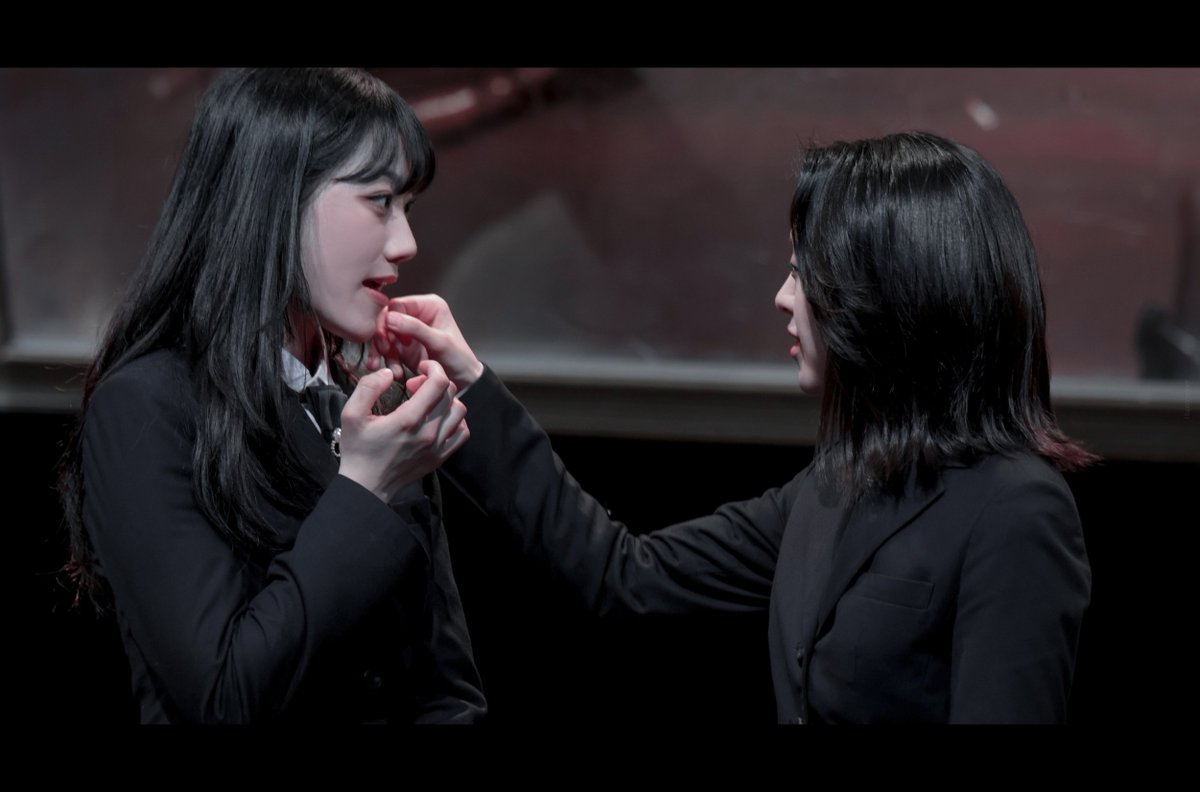 huntergraper's tweet image. 260111 연극 포쉬 막공 무대 인사 

알리스터 役 | #최하윤
가이 役 | #이서현