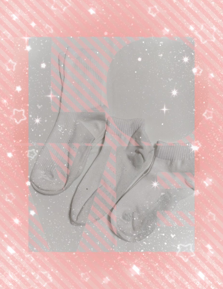 最近特に人気の白くつしたですっ🦶💖
今日も大雪の中たっくさん履いてだいぶ蒸れちゃってますっ🤭💕
紺もありますのでぜひお待ちしてまーすっ