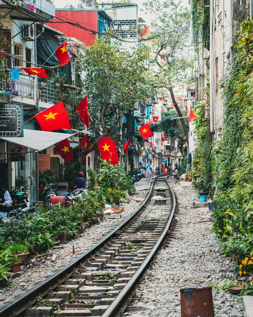 13amStudio's tweet image. Project 195 | Country 08

Vietnam 🇻🇳

Vietnam became the next country represented in Project 195, bringing with it a creative identity shaped by resilience, contrast, and rapid change.

Stretching along Southeast Asia’s eastern edge, Vietnam is defined by movement, from the dense…