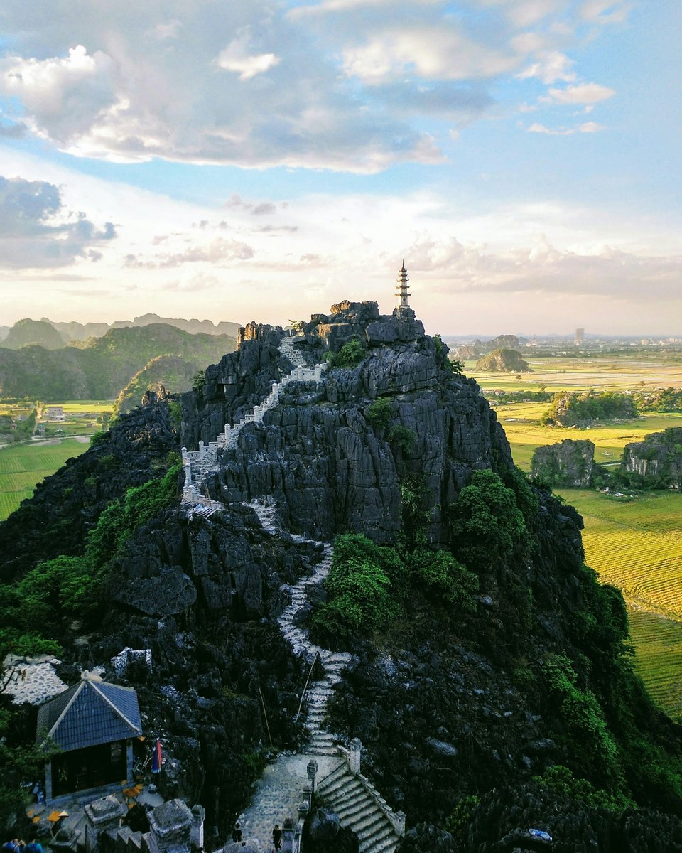 13amStudio's tweet image. Project 195 | Country 08

Vietnam 🇻🇳

Vietnam became the next country represented in Project 195, bringing with it a creative identity shaped by resilience, contrast, and rapid change.

Stretching along Southeast Asia’s eastern edge, Vietnam is defined by movement, from the dense…