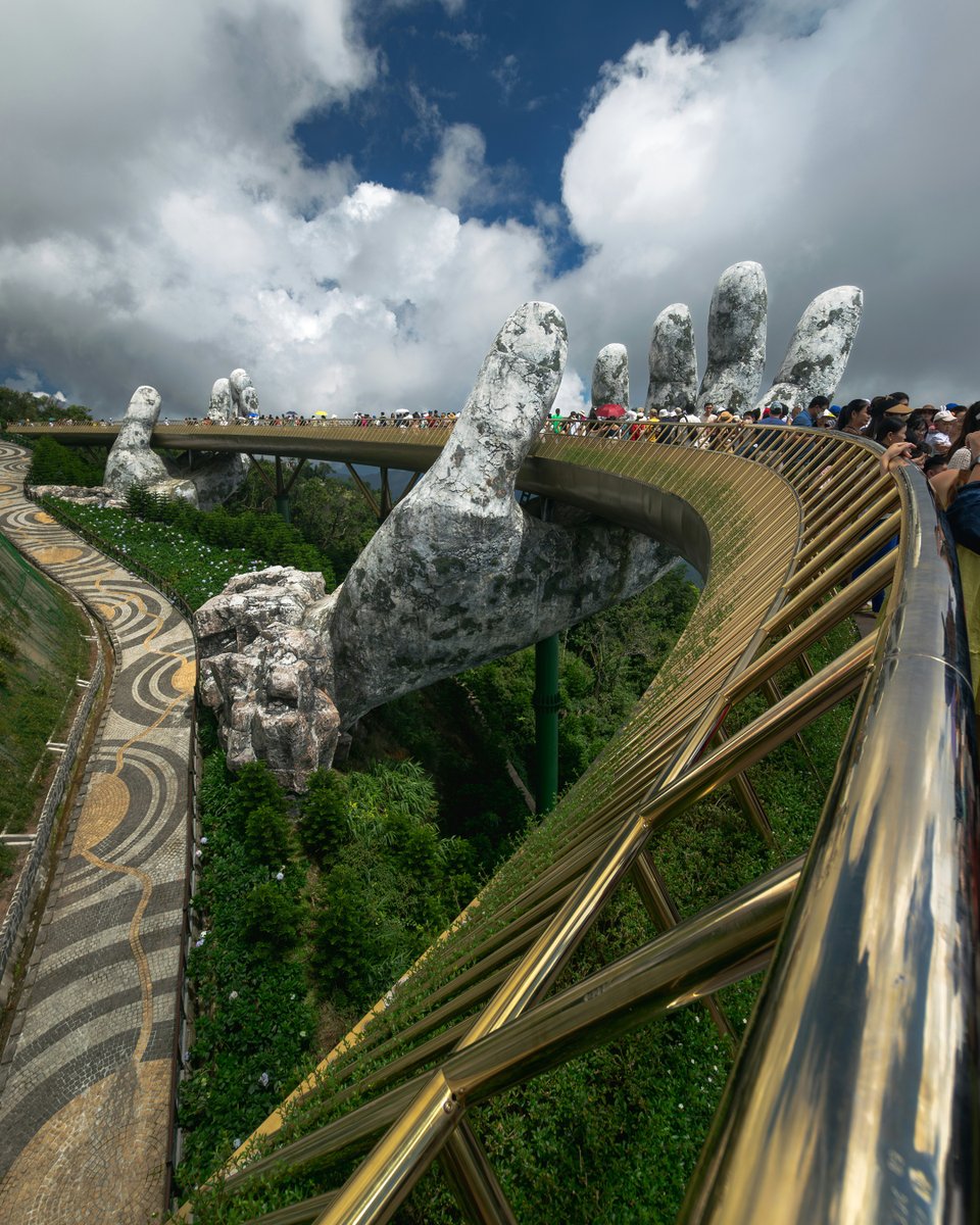 13amStudio's tweet image. Project 195 | Country 08

Vietnam 🇻🇳

Vietnam became the next country represented in Project 195, bringing with it a creative identity shaped by resilience, contrast, and rapid change.

Stretching along Southeast Asia’s eastern edge, Vietnam is defined by movement, from the dense…