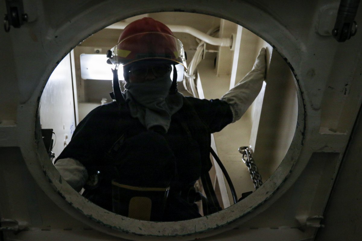 Cool, calm, controlled!

The crew of USS Frank E. Petersen Jr. conducts damage control drills during routine operations underway. Continuous training ensures the crew is always prepared to protect their ship and defend a free and open Indo-Pacific. 
#US7thFleet | #ForwardDeployed https://t.co/yqwgwNLtrd