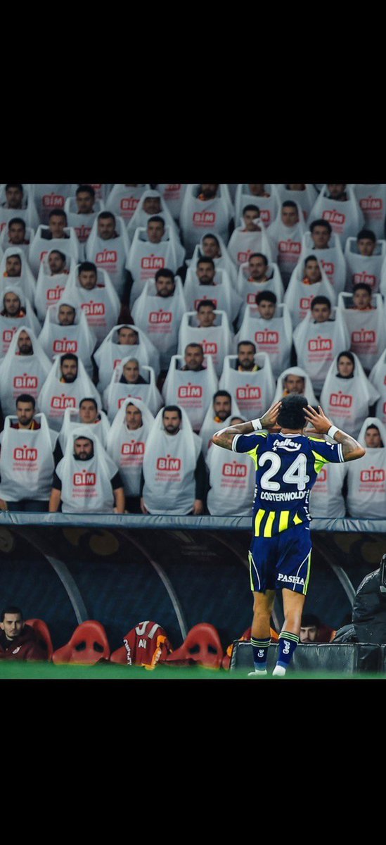 cenneTransfer's tweet image. Oosterwolde’nin gol sevinci ve ona hayranlıkla bakan Galatasaray taraftarları 🔥🔥🔥