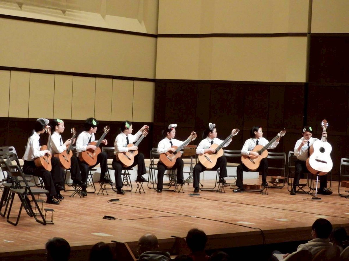 daisanguitar's tweet photo. 昨日は、第１回定期演奏会が行われました！
大産ギター部と変わって初めての定期演奏会でしたが、多くの方が来てくださり、「感動した」「また来年も聞きに行きたい」と温かいお言葉をたくさん頂きました！☺️
来場してくださった方、今回の定期演奏会を支えてくださった方々ありがとうございました！ https://t.co/nDffZURaEN
