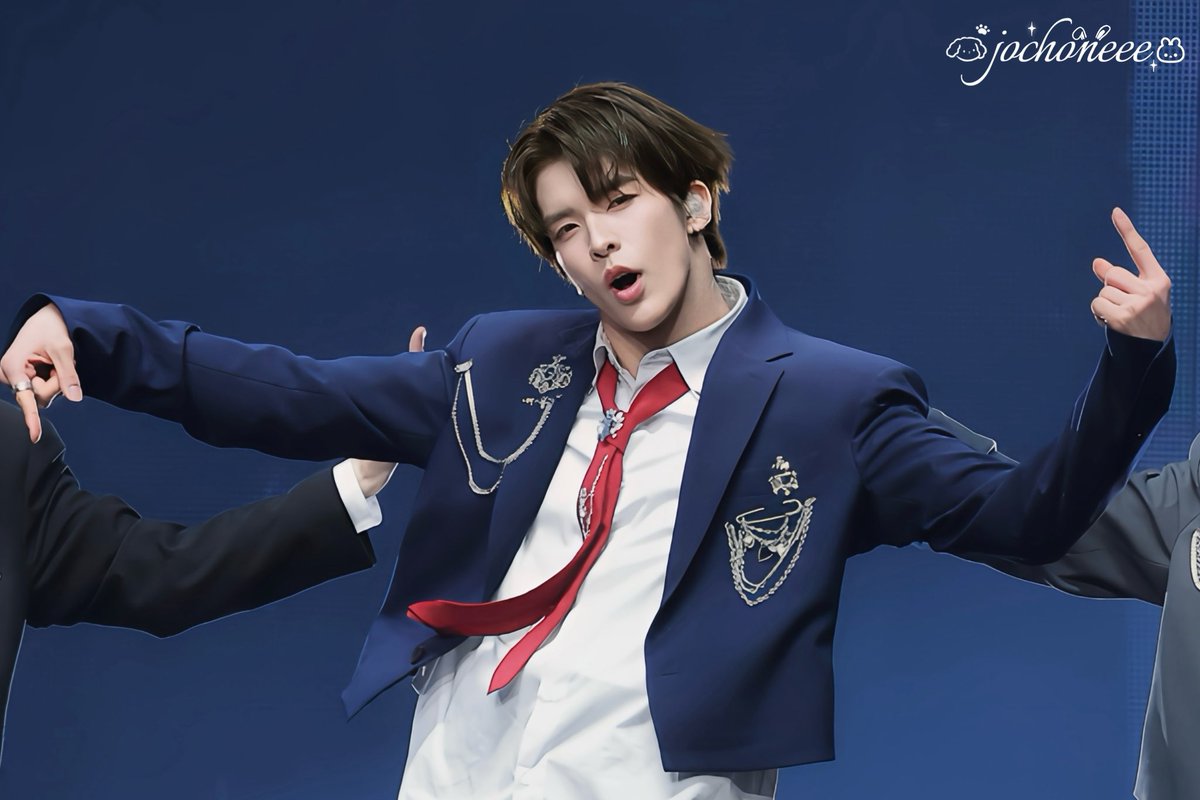 J.ochoneee tweet media