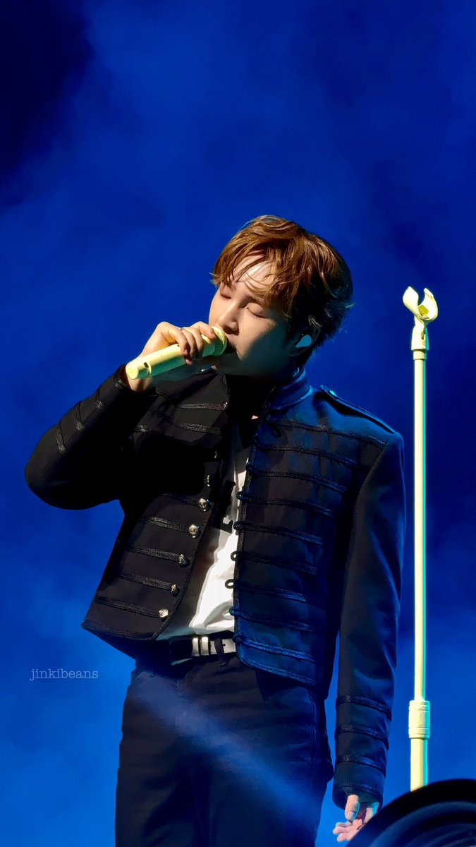 jinkibeans's tweet image. Loved this outfit 😫

#ONEW
#ONEW_THE_LIVE_PERCENT 
#ONEW_THE_LIVE_USA 
#ONEW_THE_LIVE_SanJose
#ONEW_THE_LIVE