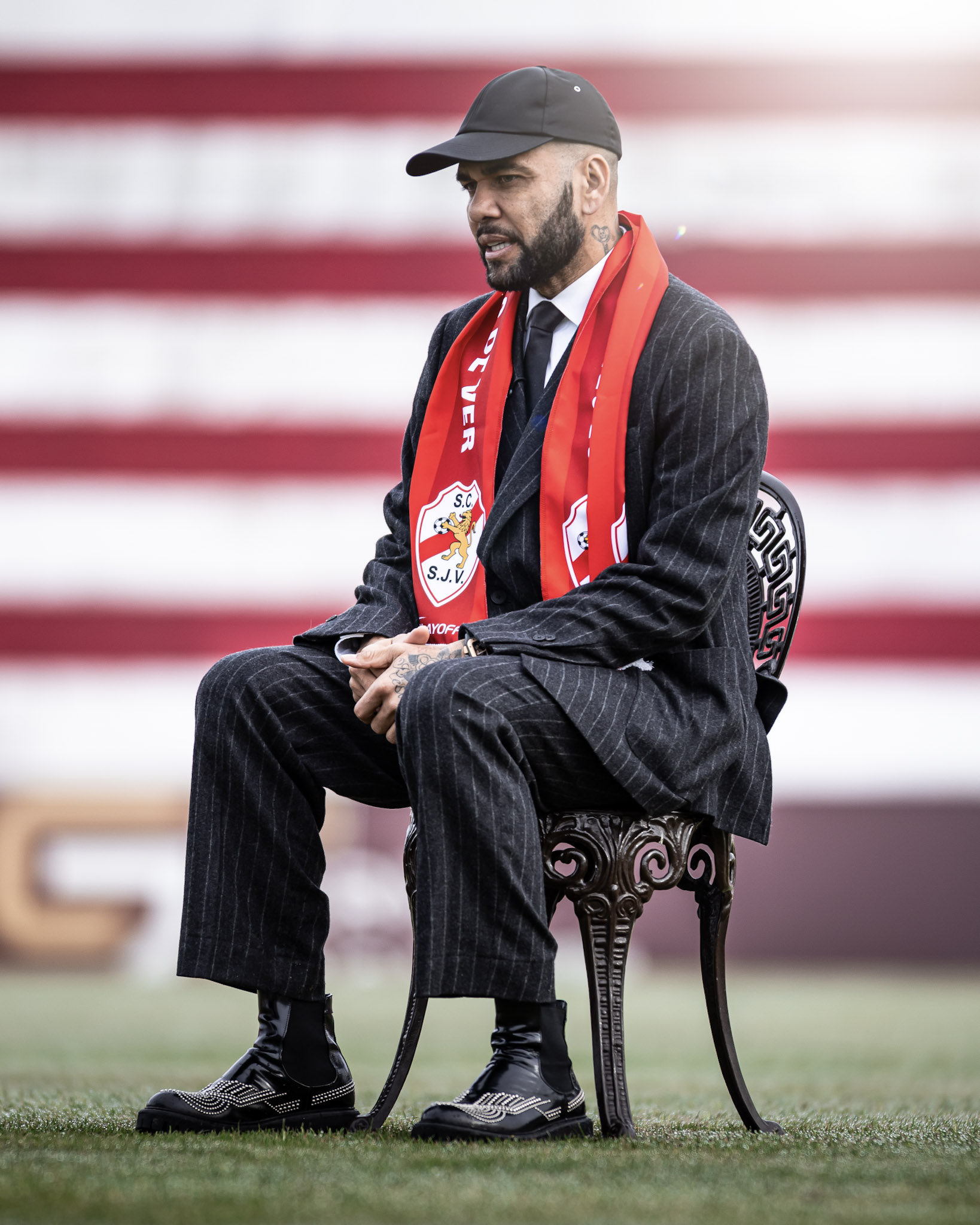 رسمياً.. البرازيلي داني ألفيس نجم برشلونة سابقاً أصبح مالكاً لنادي سبورتنغ ساو جواو دي فير البرتغالي، والذي يشارك بدوري الدرجة الثالثة 