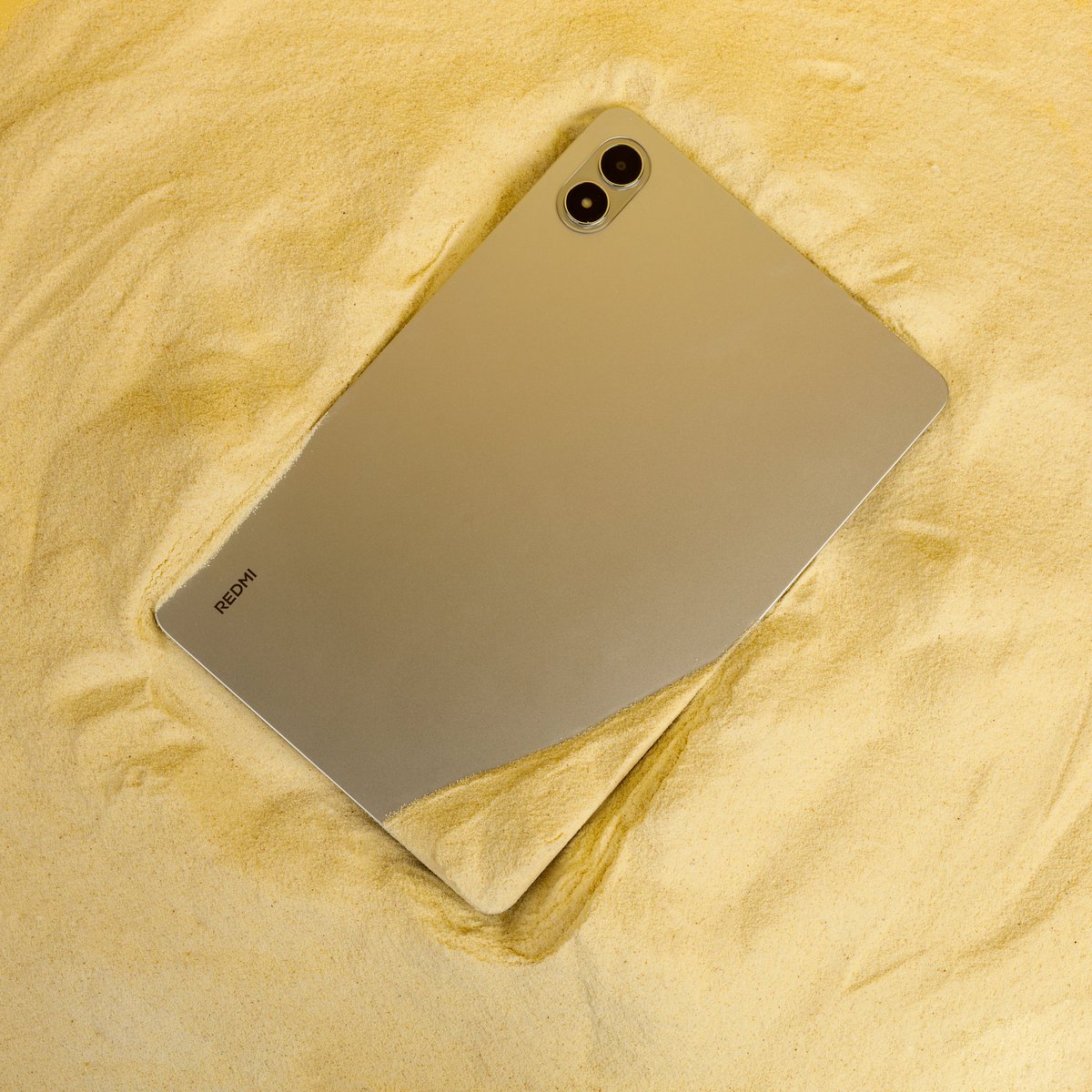 XiaomiNigeria's tweet photo. 12,000mAh in a body this sleek? REDMI Pad 2 Pro 5G redefines unstoppable elegance! 😍
What are you waiting for? Grab yours today! 💨
#REDMIPad2Pro5G #FunToTheMax https://t.co/3y329HLTcz