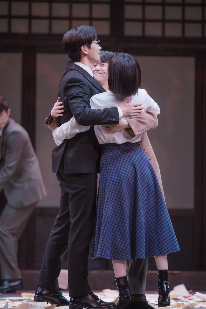 HeyreyP's tweet image. 260109 팬레터 커튼콜
김해진 #김경수 #배우김경수
정세훈 #김리현
히카루 #강혜인

쪼꼬미들과 선생님