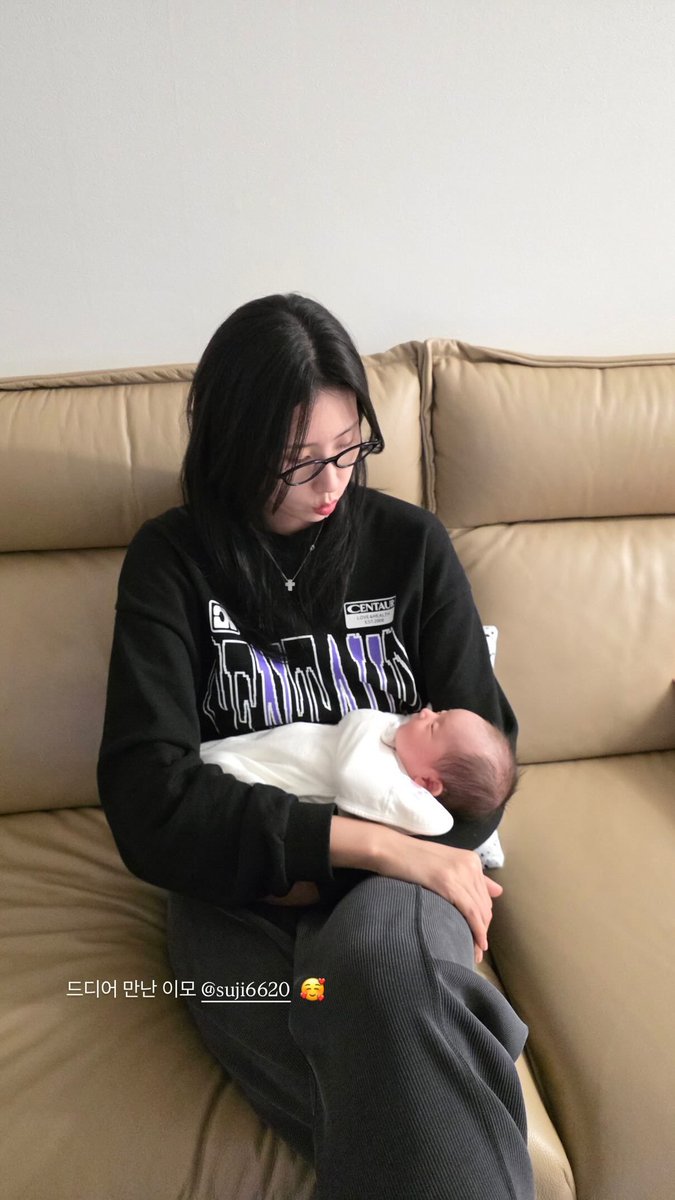 김수지×아기 조합 이거 너무 힐링 조합🫶🏻