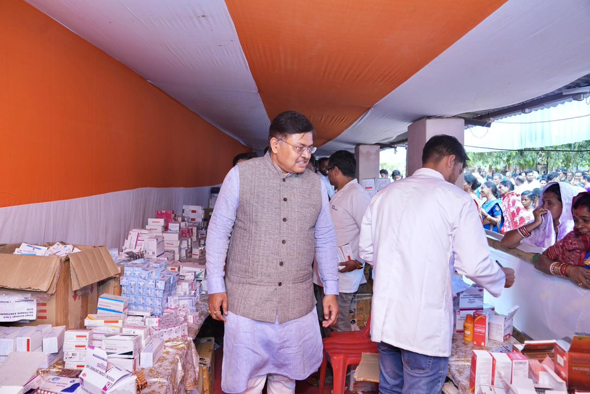 PrithivirajBJP's tweet image. ଆଜି ନାଚୁଣୀ ମହାବିଦ୍ୟାଳୟ ପରିସରରେ ଆୟୋଜିତ ହୋଇଥିବା ନିଶୁକ୍ଳ ମେଗା ସ୍ବାସ୍ଥ୍ୟ ଶିବିରର ବିଭିନ୍ନ କକ୍ଷକୁ ପରିଦର୍ଶନ କରି ରୋଗୀ ସେବା ସମ୍ପର୍କରେ ପଚ଼ାରି ବୁଝିଲି।ଏହି ଶିବିରରେ ସେବା ଯୋଗାଉଥିବା କିମ୍ସର ଡାକ୍ତର ଓ ପ୍ରଫେସରମାନଙ୍କୁ କୃତଜ୍ଞତା ଜଣାଇଲି।

#Nachuni #college #kimshospital #health #camp