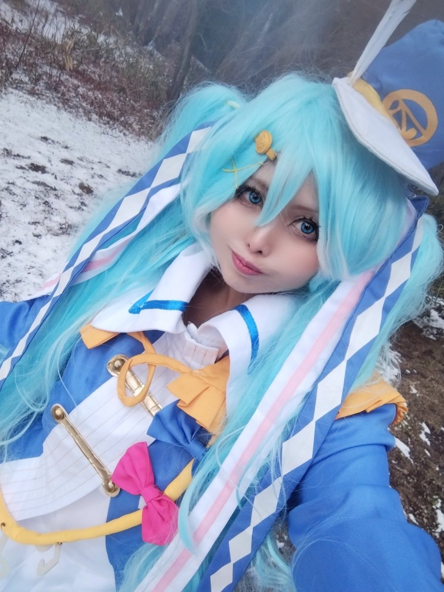 hitotoseruka's tweet image. 雪撮2日目、雪ミク❄️
激寒すぎて撮影ちょっとしか頑張れなかった😭
もうおばさん寒さに耐えられない。