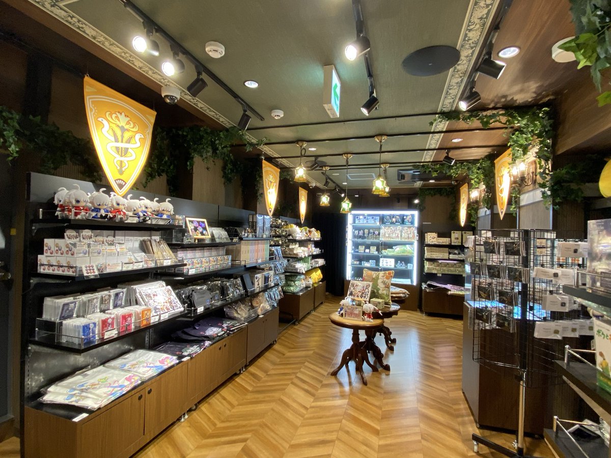 MaximL_FF14's tweet photo. オフィシャルグッズショップたまたまお客さんがいなくて店員さんに確認して写真撮らせてもらった📸
クッションカバーとマグカップ可愛くて買っちゃった
実物みると財布の紐がゆるゆるになる💸 https://t.co/2wGSAYgOuC