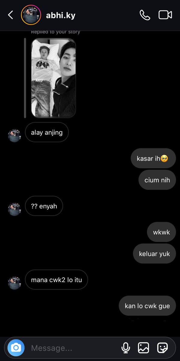 grizlls's tweet photo. #markkeon
meru and kyo are neighbors, dari smp sampai sekarang masih bareng. what they have is obviously more than just best friends—everyone can feel it. meru’s a certified playboy, cwk nya dimana-mana, but somehow he always ends up back to kyo. https://t.co/jgtnOtK6Fc