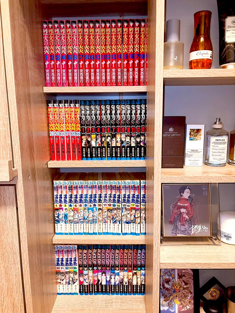 ⚠️11月16日で処分します⚠️ 本棚 うちの本棚٩(๑❛ᴗ❛๑)۶ 知ってる漫画ありますか？🤨