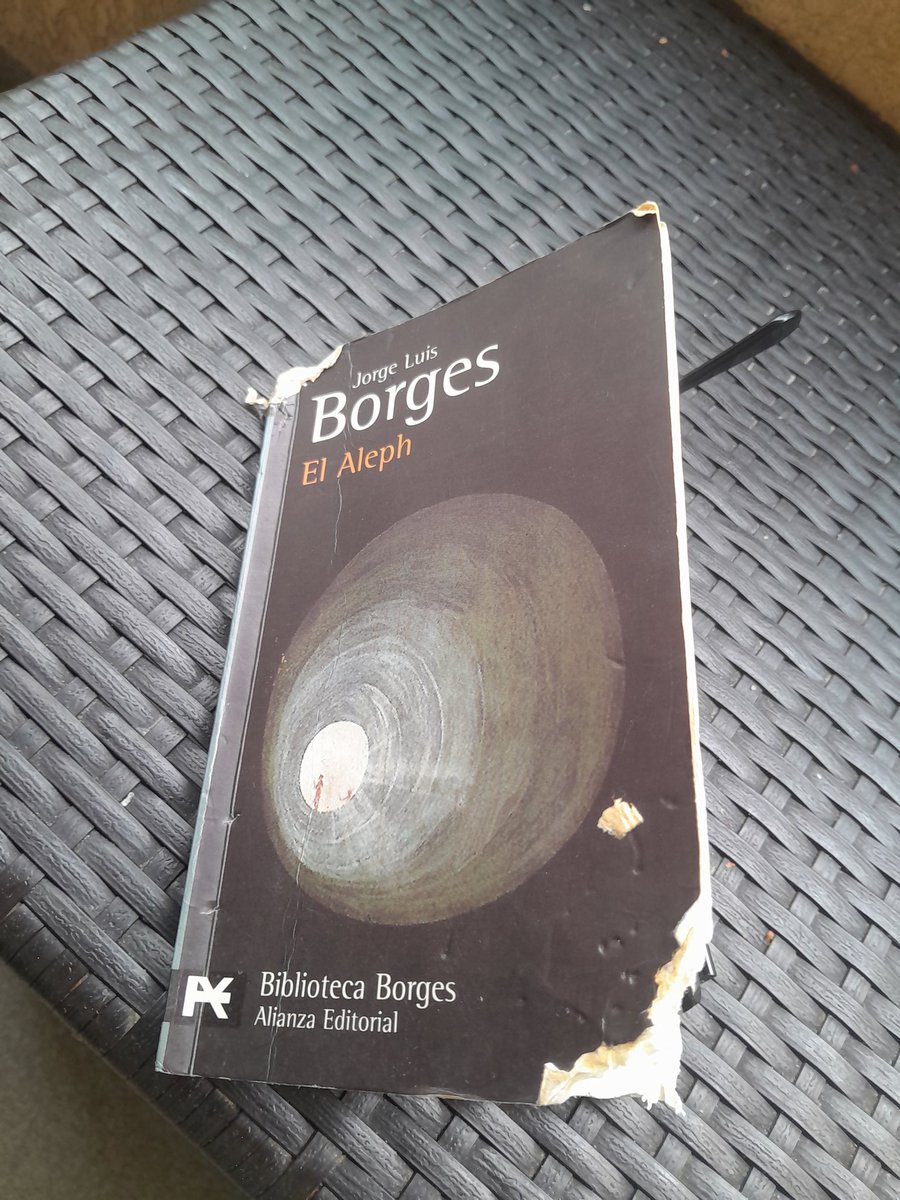 Arranqué con el libro porque el lector anterior se lo devoró.
