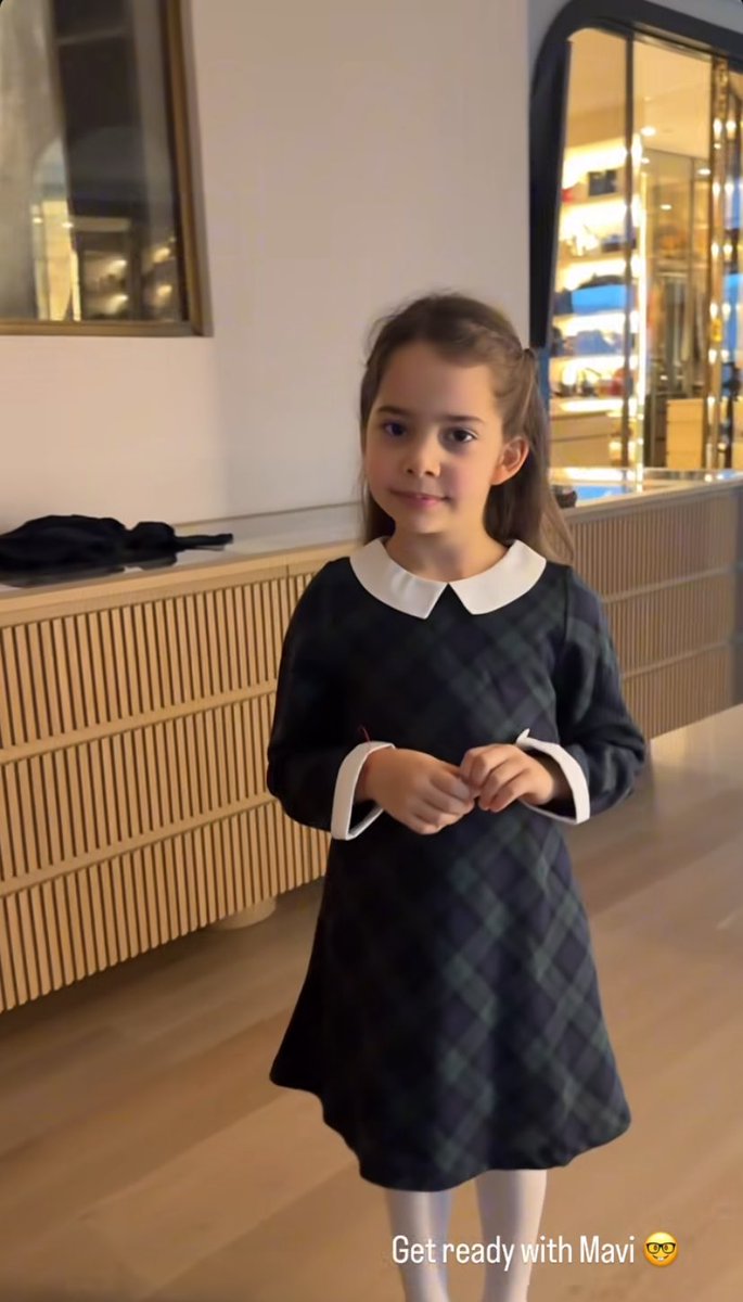 Biz Gamze Erçel aynı Handeyi doğurdu diyoruz ama baya baya annesini doğurmuş kuzu tipli ya 🧿🧿 
Aylin Erçel \\ Aylin Mavi