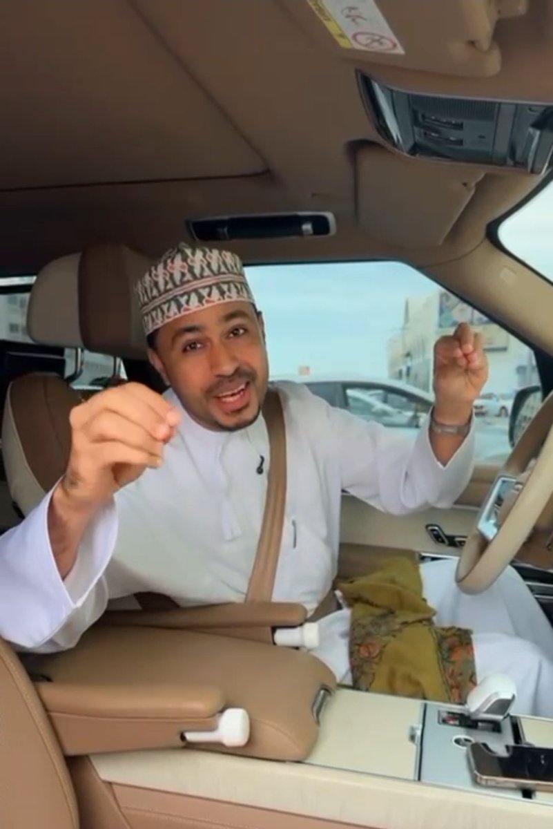 المؤثرون والترويج للكتب

     سليمان المعمري
جريدة عُمان. الأحد 11 يناير 2026:

omandaily.om/article/1194304

في الأسبوع الماضي نشر الإعلامي محمد المخيني فيديو قصيرًا على صفحاته في وسائل التواصل حول مشروع الكتاب الصوتي في منصة "عين". وقد لقي الفيديو صدى جيدا لمستُه شخصيا في معظم