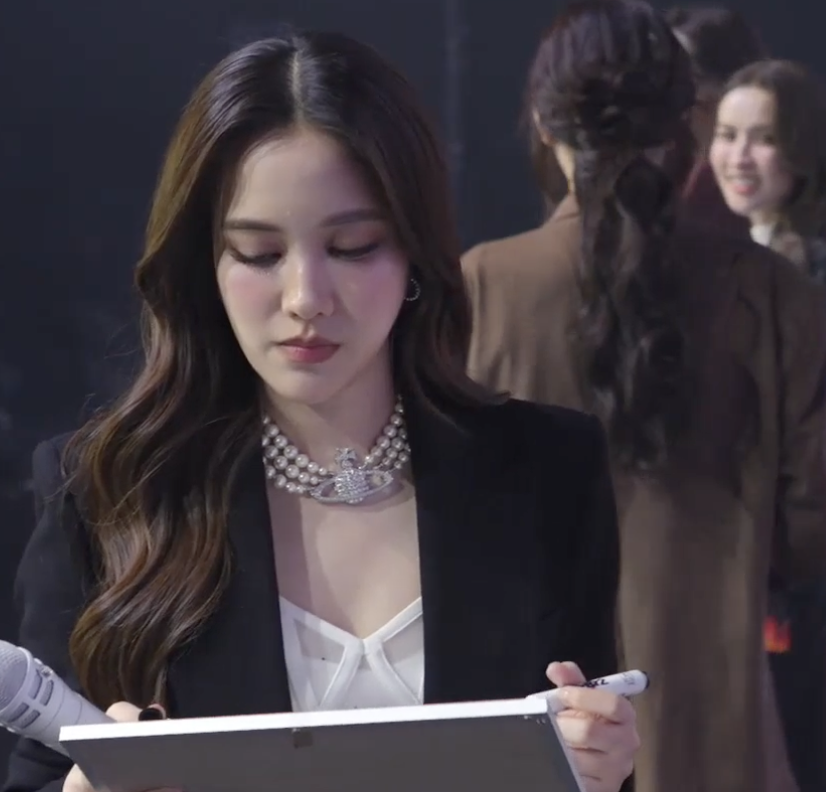 ForFreenNaKa's tweet image. เรารู้

รูป.....หล่อ(มากเลย)ค่ะ

4E FIRST FAMILY TIME
#Unveiling4Elements 
#srchafreen