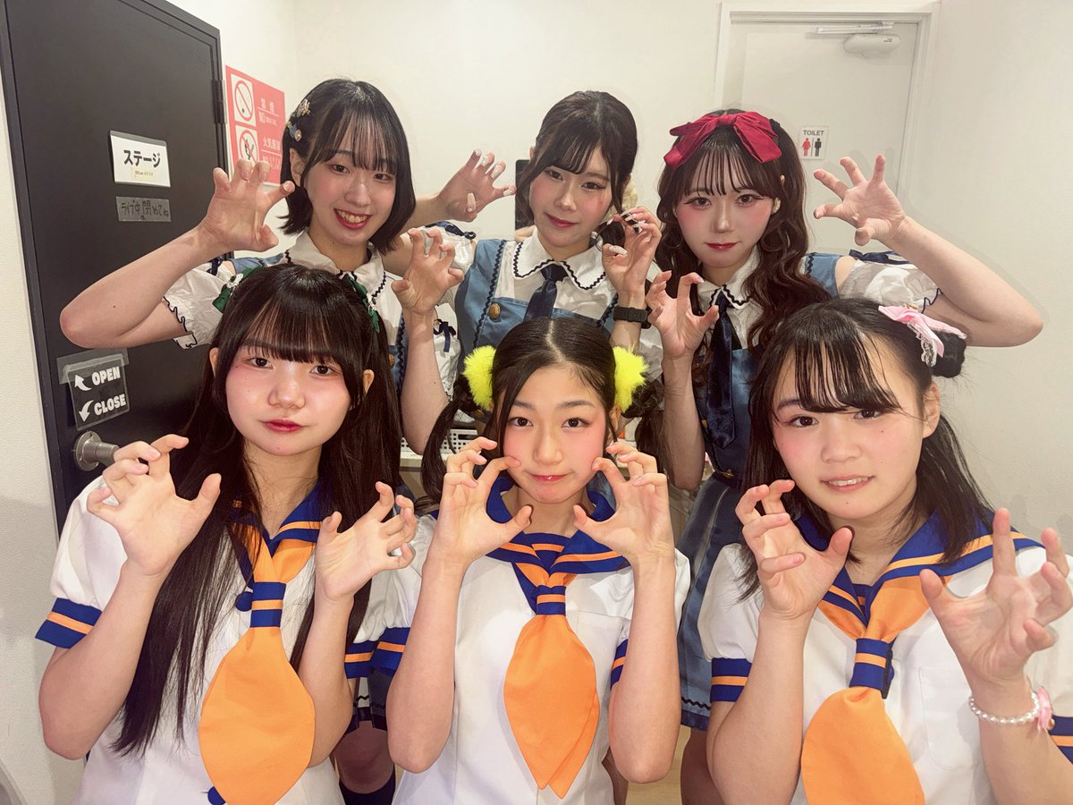CUTECANVAS_info's tweet photo. ｡*⑅୨୧┈┈┈┈┈┈┈୨୧⑅*｡

𝑪𝑼𝑻𝑬 𝑪𝑨𝑵𝑽𝑨𝑺 🎀BEST 27

12番目出演者は！！
⁡
【気まぐれモンスター】さんでした✨

#CUTECANVAS #アイドル 
#ライブ #五反田 #キューキャン

｡*⑅୨୧┈┈┈┈┈┈┈୨୧⑅* https://t.co/5CpTOCkJbY