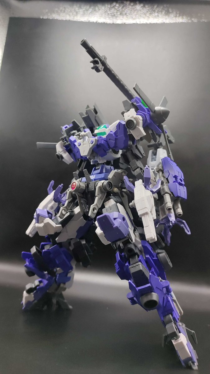 kamijo57192871's tweet photo. 【IGLIHT composite V2】

IGLIHT 01を基に改造した紫黒を基調の突撃特化機体
背部に長距離狙撃銃と近距離散弾モジュール搭載
四肢重装甲が防護と機動を両立
狙撃压制と接近突撃を融合、隠密適合で敵後奇襲・精密狙殺の特戦機体。

#30MM地球連合軍 
#30MM宇宙エリア https://t.co/0JsrtzYbFR