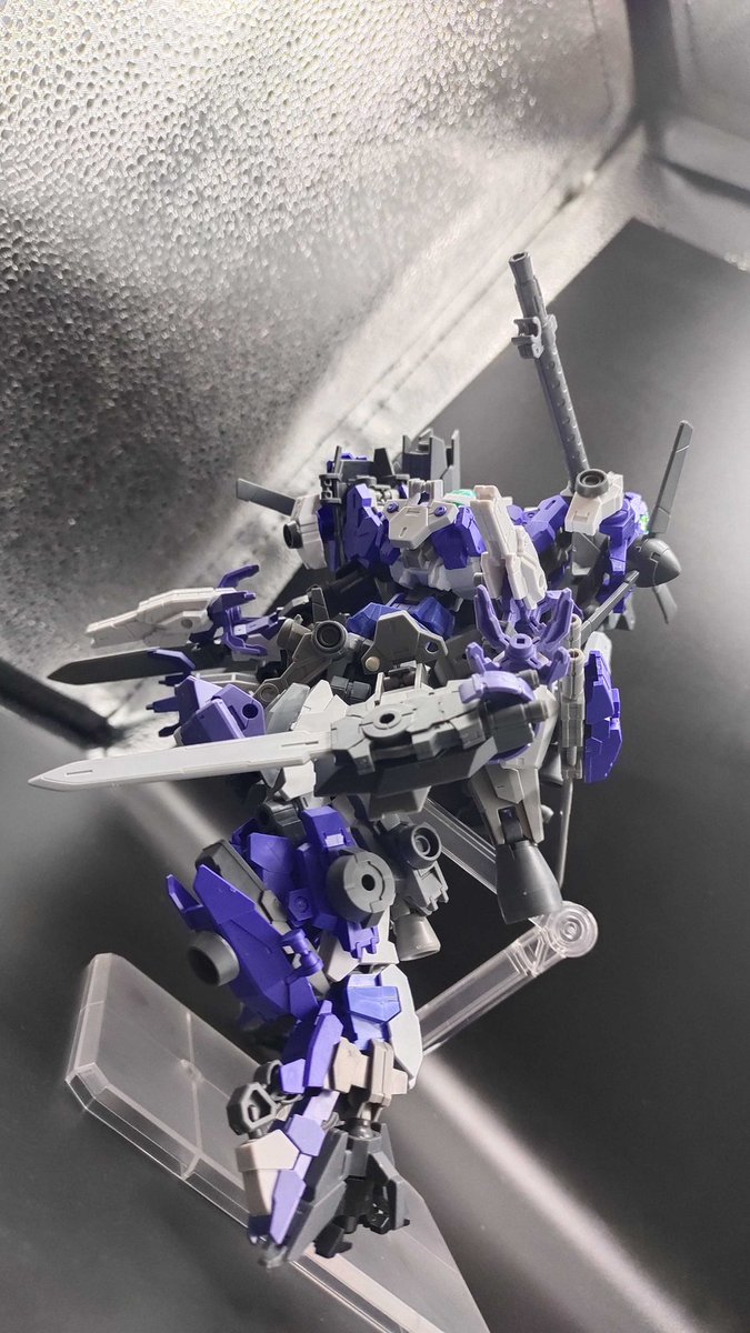 kamijo57192871's tweet photo. 【IGLIHT composite V2】

IGLIHT 01を基に改造した紫黒を基調の突撃特化機体
背部に長距離狙撃銃と近距離散弾モジュール搭載
四肢重装甲が防護と機動を両立
狙撃压制と接近突撃を融合、隠密適合で敵後奇襲・精密狙殺の特戦機体。

#30MM地球連合軍 
#30MM宇宙エリア https://t.co/0JsrtzYbFR