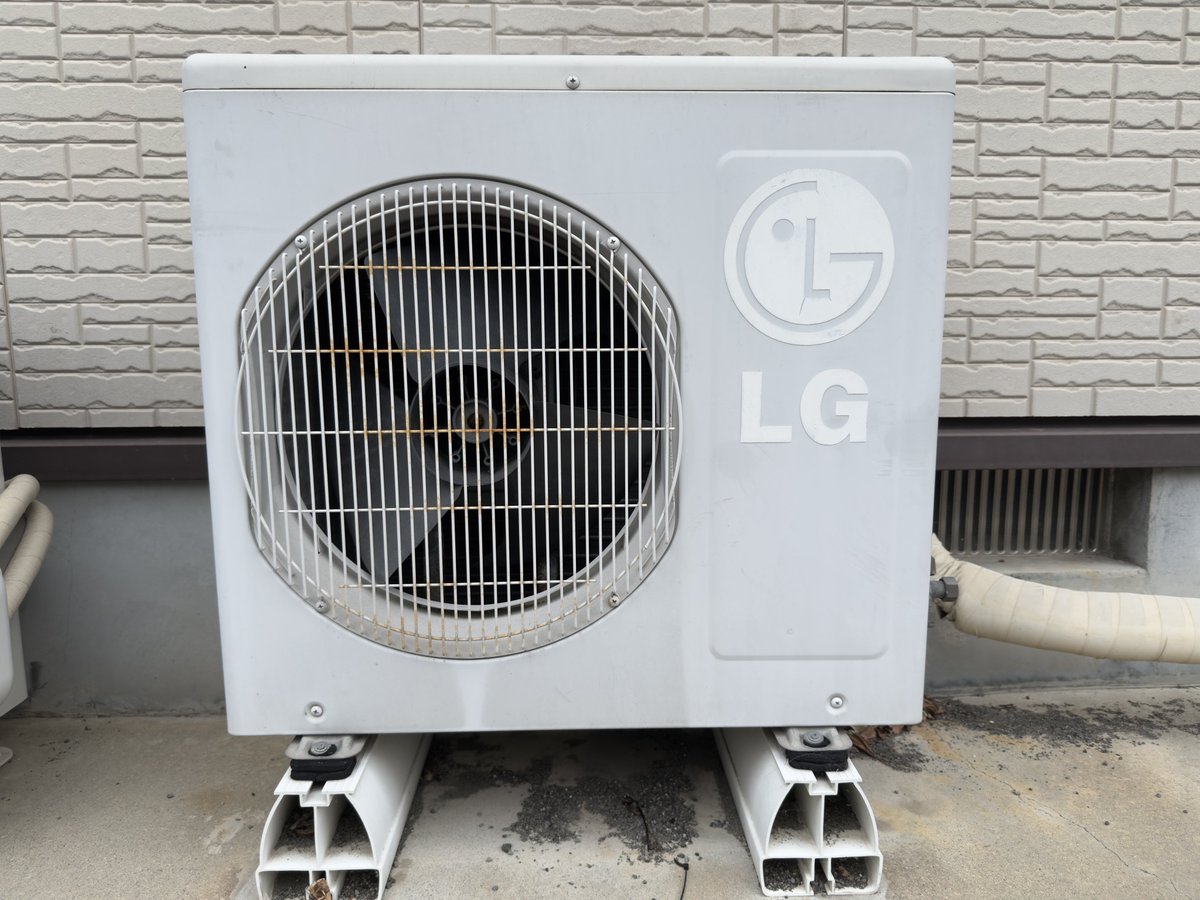 車と室外機 tweet media