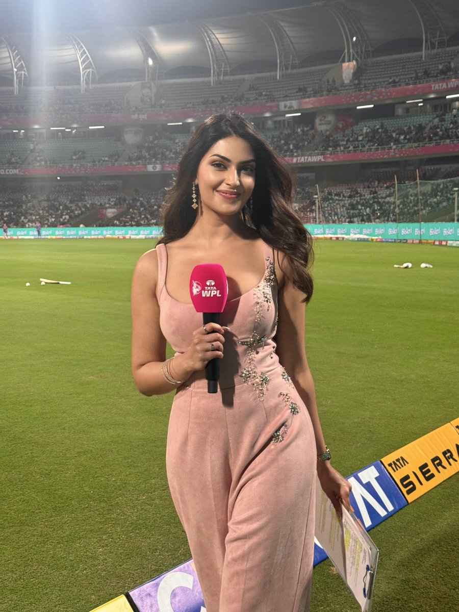 اعشق طلة هالمذيعه 🔥