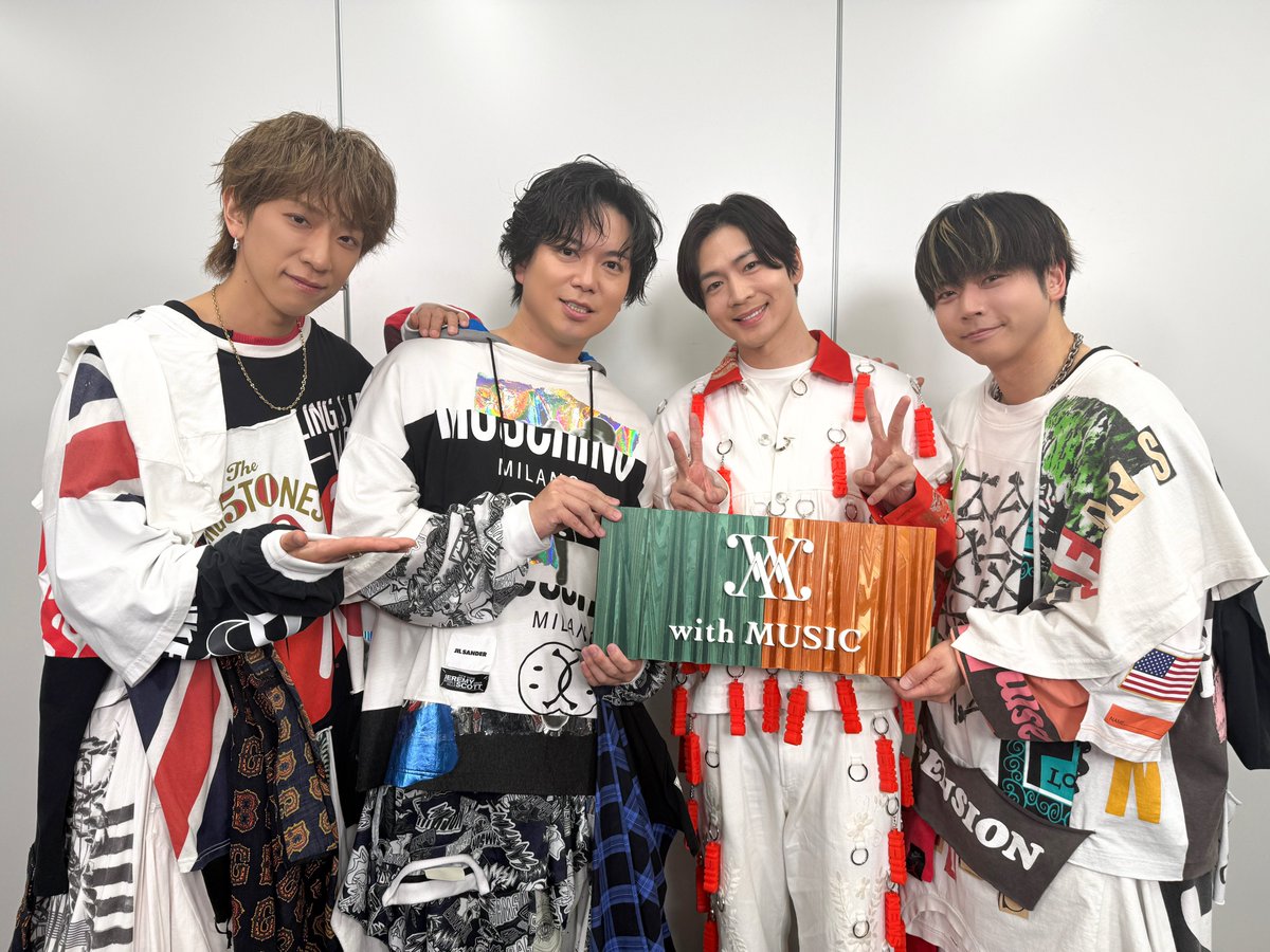 「with MUSIC LIVE presented by BEAT AX」
ありがとうございました!!!

m-floさんと「Brightest」
松下洸平さんと「チャンカパーナ」をコラボさせていただきました🎤✨

本日のNEWSセトリプレイリストを公開！
🎧NEWS-ELOV.lnk.to/withMUSICLIVETw
1.weeeek
2.チャンカパーナ
3.チンチャうまっか
4.夜よ踊れ