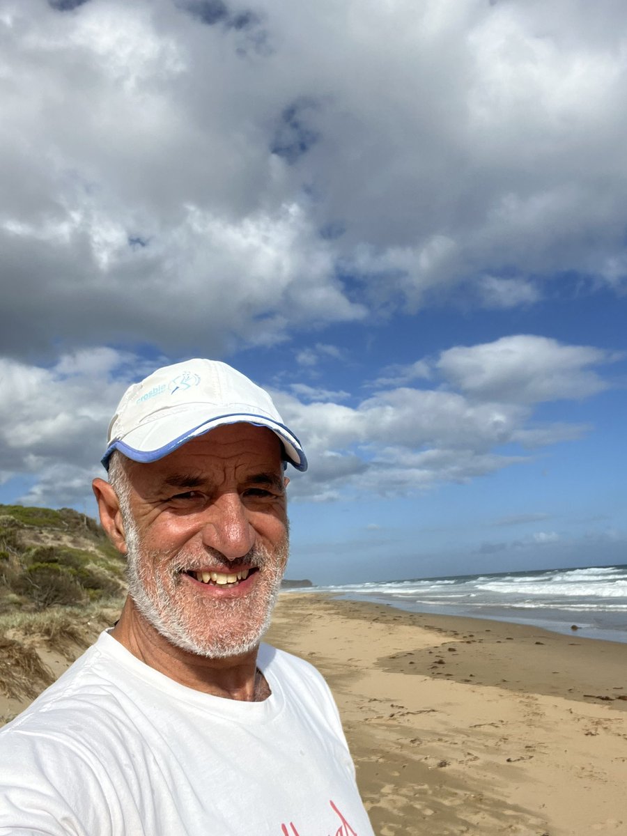 KeepPunchin's tweet photo. #SundayRunday down the Coast! 

Continuing the weekly Sunday ritual running along the beach. 

Been a tough few days for our country Victorians due to the horrendous fires aided by the howling winds. 

Our thoughts go out to everyone impacted in any way! 

#Tan #Run #evidence https://t.co/xwh7hW0Ccq