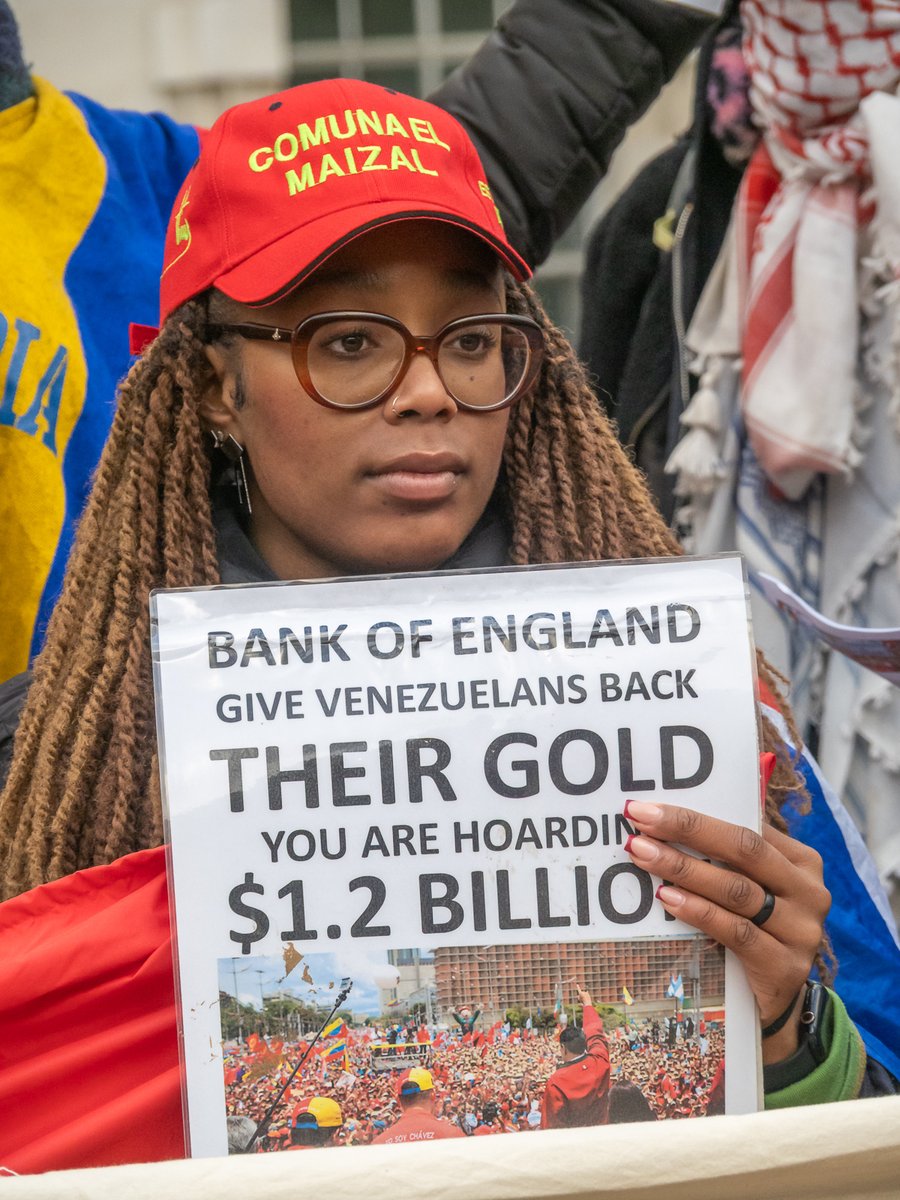 London protests yesterday against Trump's War on Venezuela and other illegal US actions. More pictures at facebook.com/media/set/?set…