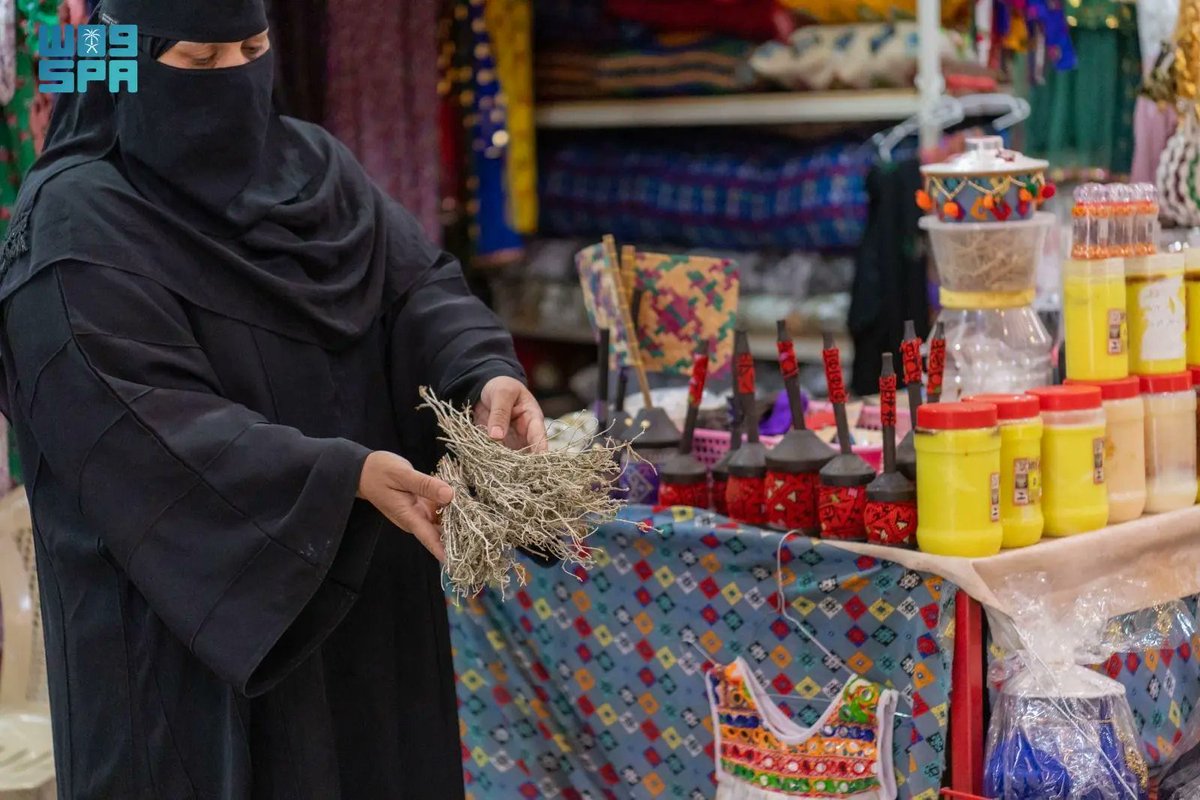 السوق الشعبي بعرعر.. حرف يدوية نسائية تفتح أبواب التمكين منذ أكثر من 12 عامًا.
spa.gov.sa/ar/w2485957
#واس