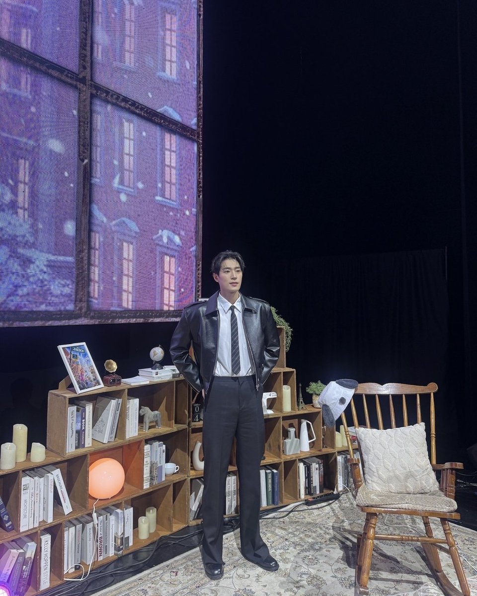 gijeol33's tweet image. 서함이 잘생긴거..  동네방네 자랑하고싶음. 주변사람들이 타 연예인 잘생겼다고할때 박서함 아냐고 사진 보여주고 영업하고싶음!!!!  아니 이렇게 잘생겼는데  잘생긴거 웨 모르는거야? 아니 이렇게 키큰게 비율끝내주고 얼굴작은 남자봤냐고? 겁나귀엽고 잘생겼다고!!!🤩  박!서!함!!!!!!