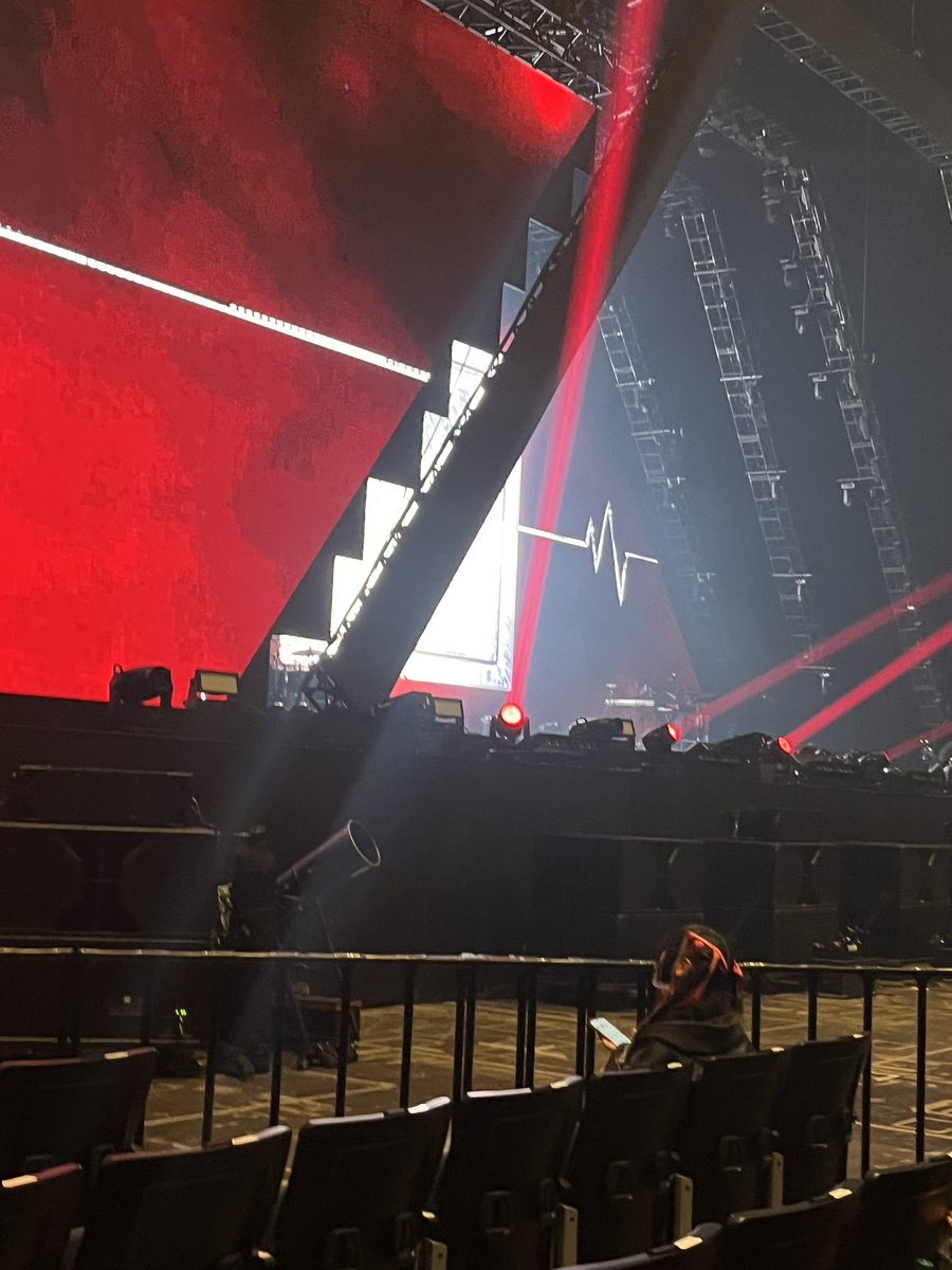 こんな席近いのに一切ジェヒョク来なかったマジでWWWWWWW
来たとしても7レベ見つめてたよ^^;
会場でどこ見ねんねんっていう叫び声が聞こえてたら私です。