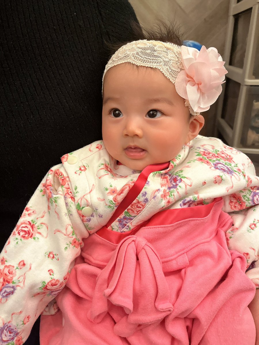 boss_camera32's tweet photo. 娘が100日目を迎えました。
泣いて、笑って、眠って。
この100日間で、家族の空気がまた少し優しくなりました。
これからも元気に育ってね。 https://t.co/2fxx2aq8If
