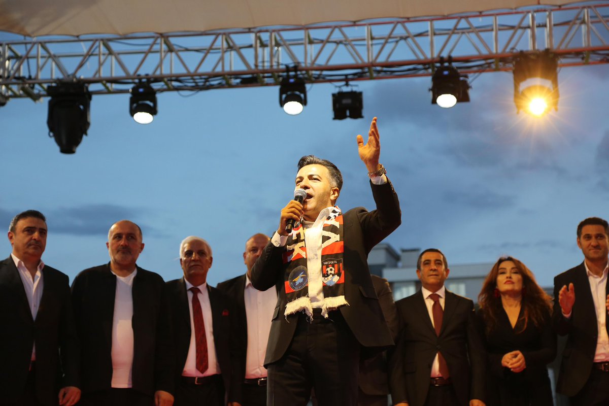 Vanspor'da yapılan olağanüstü kongrede  Erol Temel  tekrar kulüp başkanı seçildi.