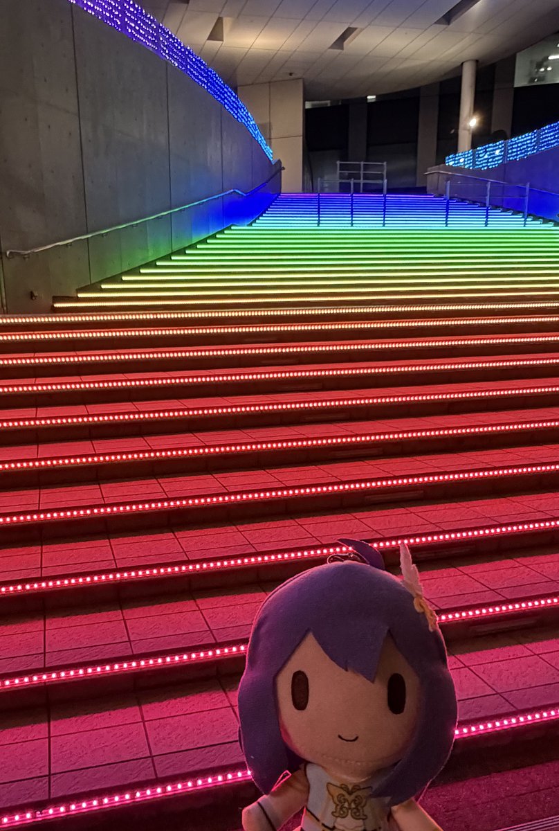 杏奈ちゃん、ゲーミング階段だよ…