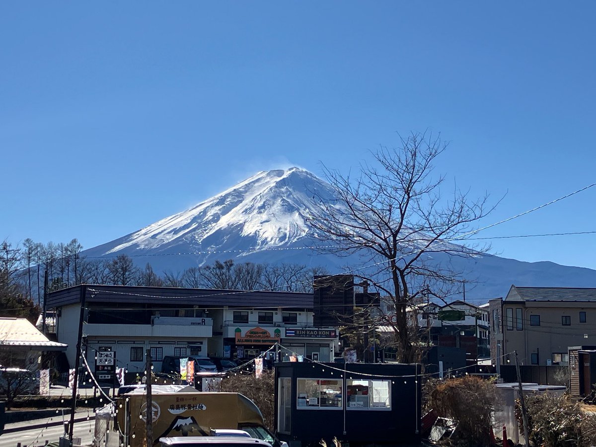 philomandoline's tweet photo. 2026年もどうぞよろしくお願いいたします。
練習始めは1月4日。練習後に有志で食事会をしました。
そして、1月10日（土）〜12日（月祝）は合宿です。
富士山がきれいです🗻 https://t.co/S5vztsknAx