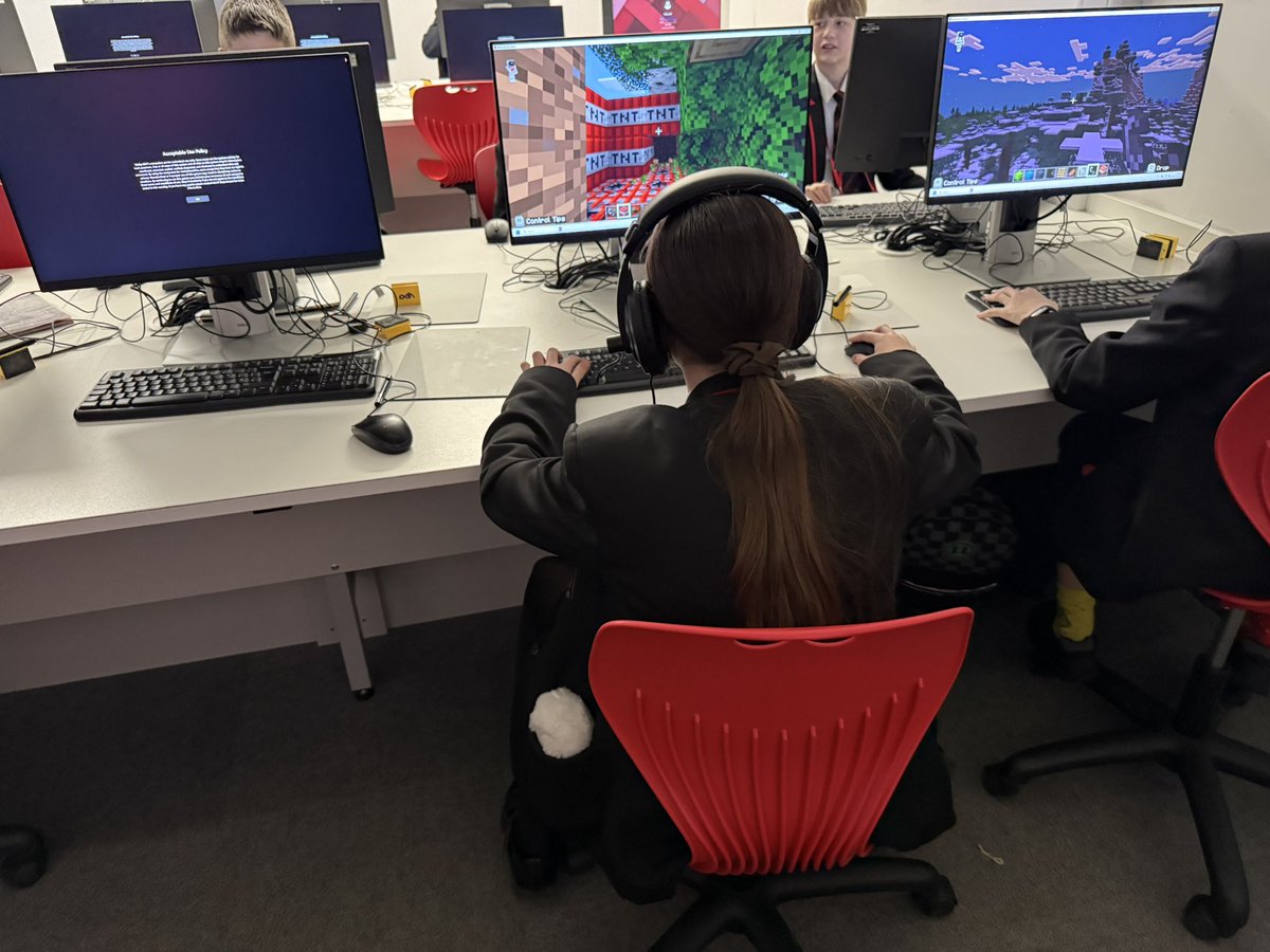 TASEComputing's tweet photo. That’s a wrap on Minecraft Education INVOLVE! Our students loved creating and coding their own worlds—innovation and imagination at its best! We even sneaked in some Mario Kart Esports too! 🌍💻 #MinecraftEdu"trinity https://t.co/MXENIdlRDw