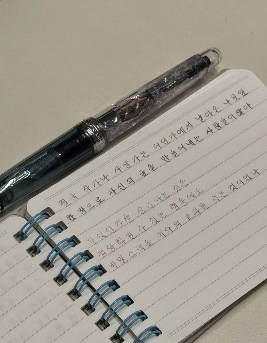 오랜만에 독서하는데 교양이 없어서 그런지 모라고 하는지 1도 몰르겟음