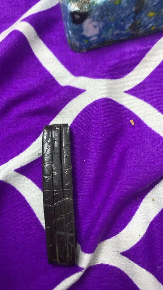 3omarmo7sen's tweet image. اشياء تجدها في جيب أحمد فتوح