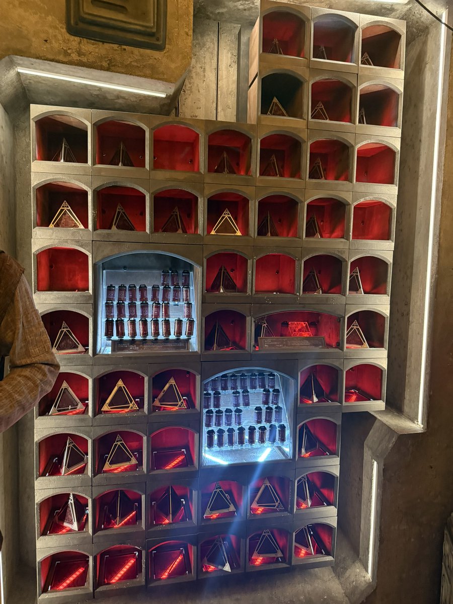 ギャラクシーズエッジのショップは7つあり、ファーストオーダー関連は