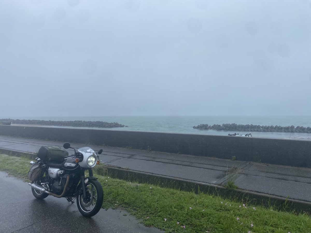 motorcycle_24's tweet image. 誕生日来たので更新！
名前　伊丹(イタミ)
性別　男
年齢　29歳(1997年式)
住み　栃木県🍓🥟
車種　W800 cafe(サテン)
　　　インプレッサG4
一言　20代ラスト！楽しく走りきります🏍️
 #バイク乗りとして軽く自己紹介
 #バイク乗りと繋がりたい
 #W800