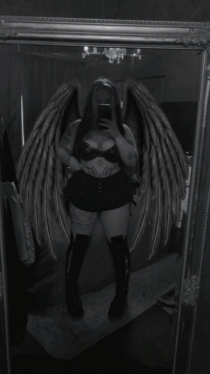 eerie__entity's tweet image. if i am an angel, paint me with black wings.