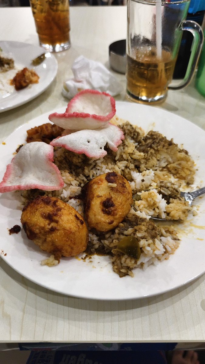 jeffgoingout's tweet image. Gilak sih makan gratis, free sampai minuman dan bebas ambil kue + buah juga dah kayak prasmanan kawinan. Ownernya gila benar benar gila sih promonya

Lokasi rio 2 karya baru. Lagi grand oprning