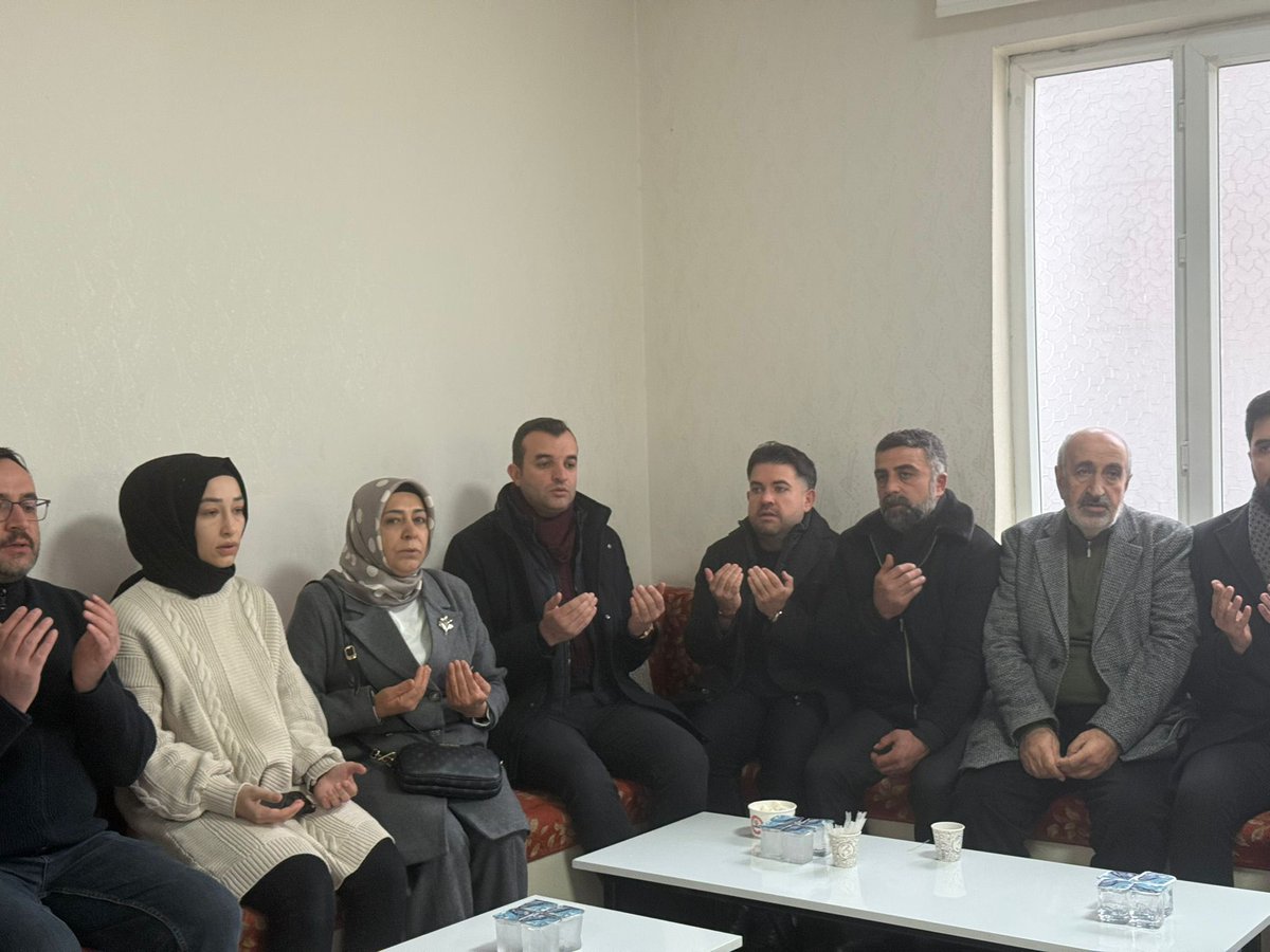 Nizip İlçe Başkanımız Sayın Yakup Karakuş ve il-ilçe yönetim kurulu üyelerimiz ile birlikte, Nizip İlçe Kadın Kolları Başkanımız Sayın Rabia Günbay’ın vefat eden amcasının hanımının taziyesine katıldık.

Merhumeye Allah’tan rahmet, ailesine ve yakınlarına sabır ve başsağlığı