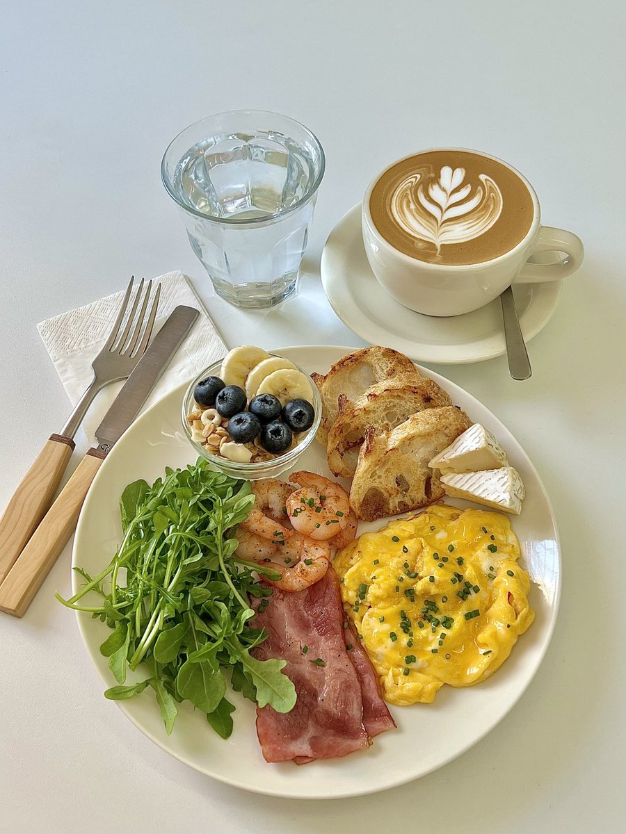 mnurachman19's tweet photo. Brunch goals: the perfect blend of savory, sweet, and caffeine to start the day right. ☕️🍳✨ https://t.co/rCezUmM2yI