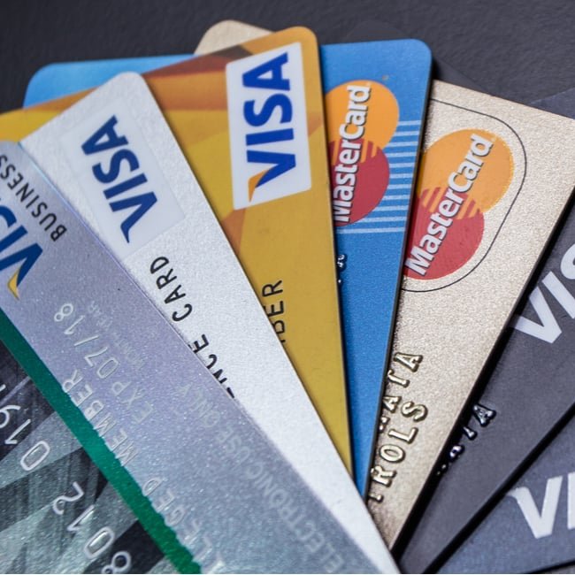 The interest rate rug-pull. 🇺🇸

The credit card companies spent a generation charging 20% to 30% interest while the middle class bled out. 

Today, that trade just hit a brick wall.

President Trump has officially called for a 10% interest rate cap on all credit cards, effective