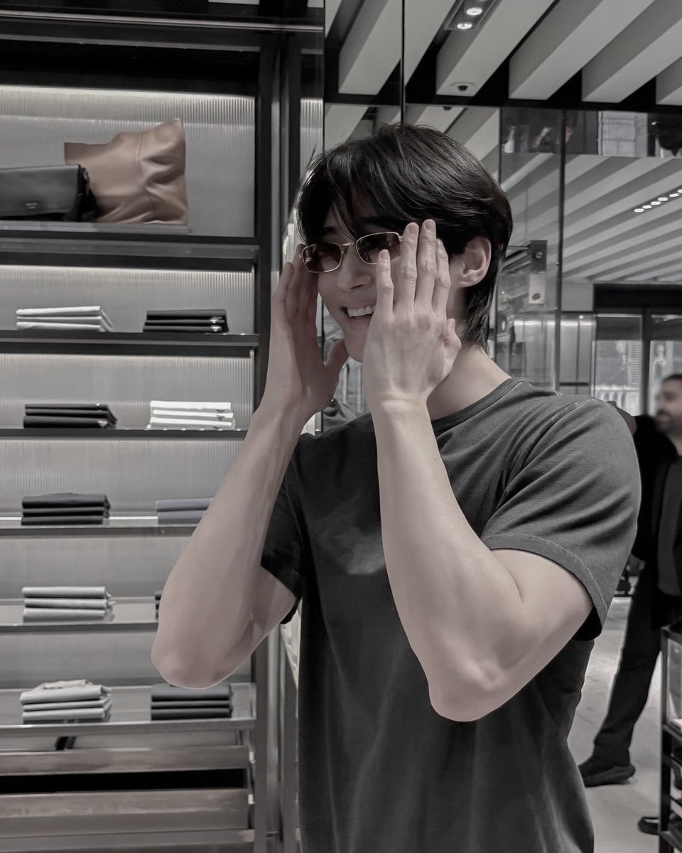 starlitides's tweet image. ㅤ 
Membersamai @LairofLiars menepati janjinya belanjain aku baju di mana pun yang aku suka, salah satunya di 𝖳𝖺𝗇𝖺𝗁 𝖠𝖻𝖺𝗇𝗀. Seneng, deh. Tebak siapa yang lebih excited?
ㅤ