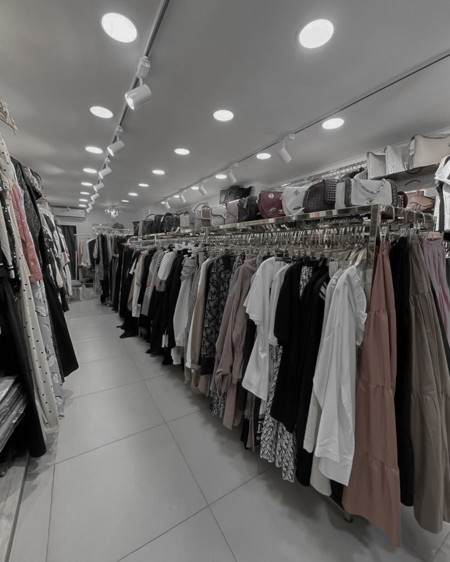 starlitides's tweet image. ㅤ 
Membersamai @LairofLiars menepati janjinya belanjain aku baju di mana pun yang aku suka, salah satunya di 𝖳𝖺𝗇𝖺𝗁 𝖠𝖻𝖺𝗇𝗀. Seneng, deh. Tebak siapa yang lebih excited?
ㅤ